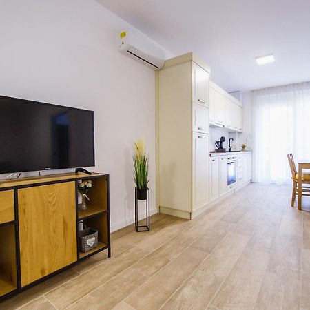Lovely Home At West Residence 拉迪亚 外观 照片