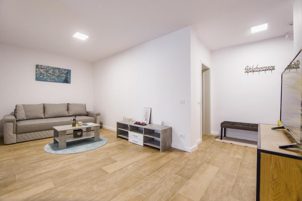 Lovely Home At West Residence 拉迪亚 外观 照片